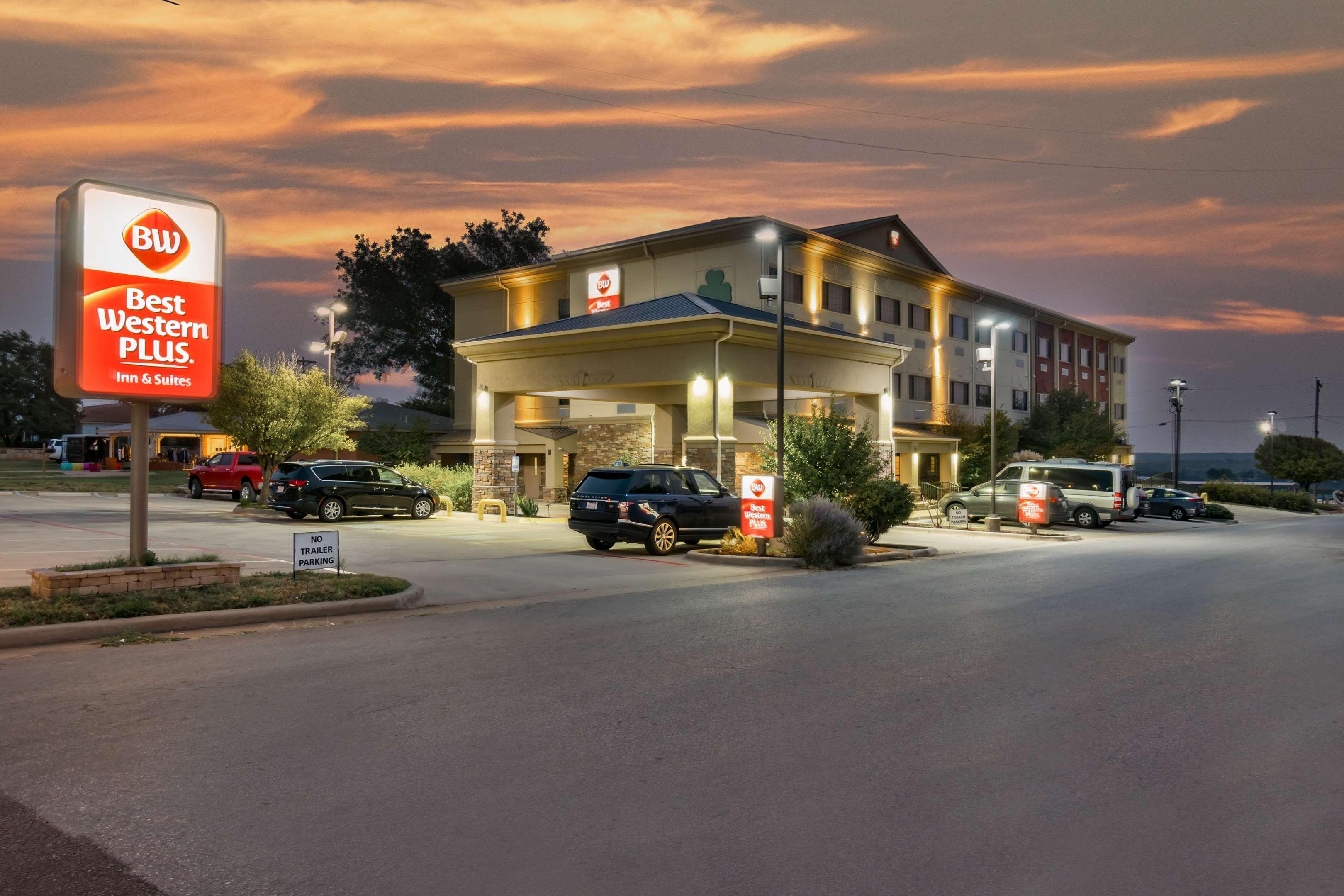 Best Western Plus Shamrock Inn & Suites Buitenkant foto