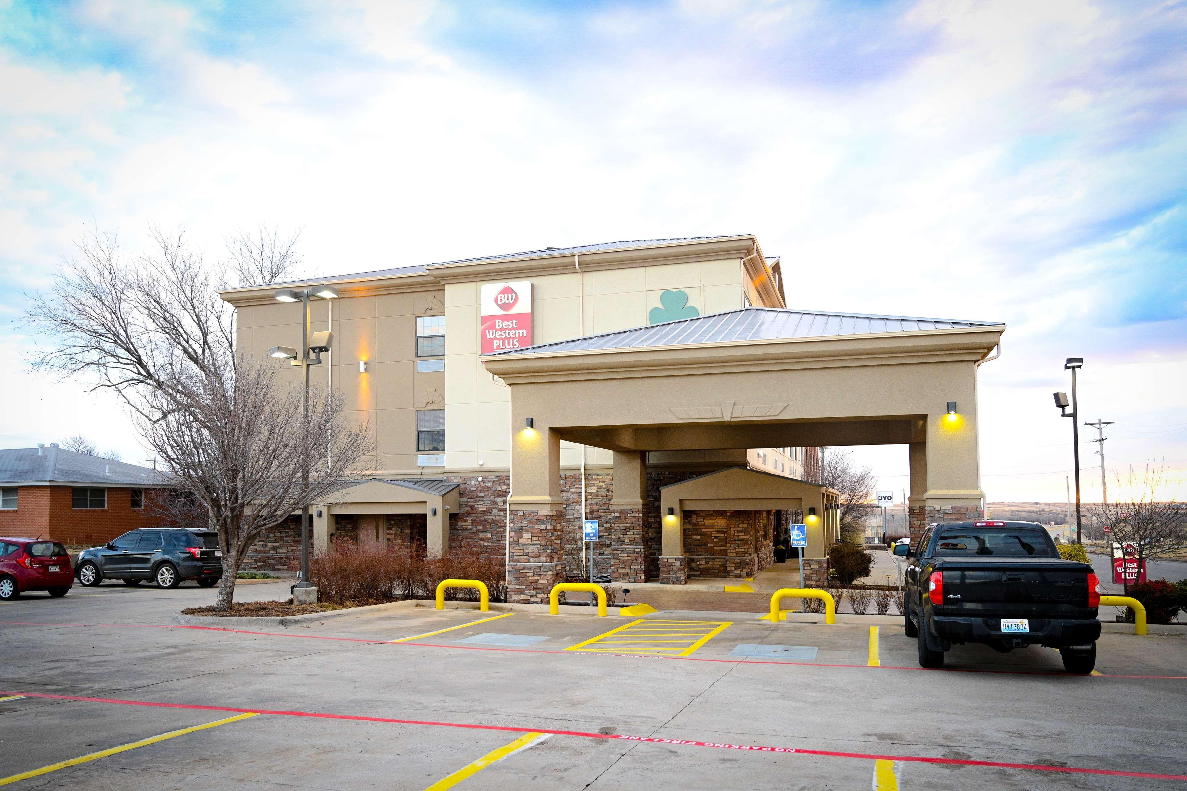 Best Western Plus Shamrock Inn & Suites Buitenkant foto