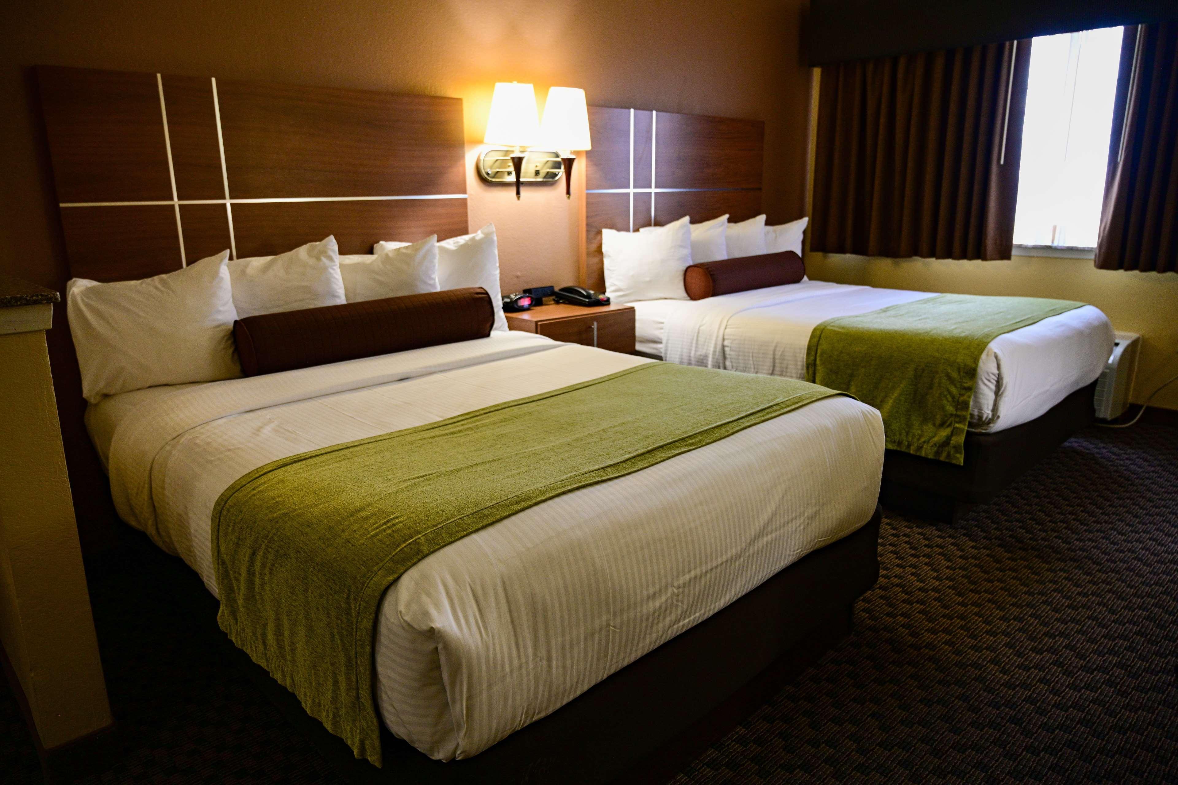 Best Western Plus Shamrock Inn & Suites Buitenkant foto
