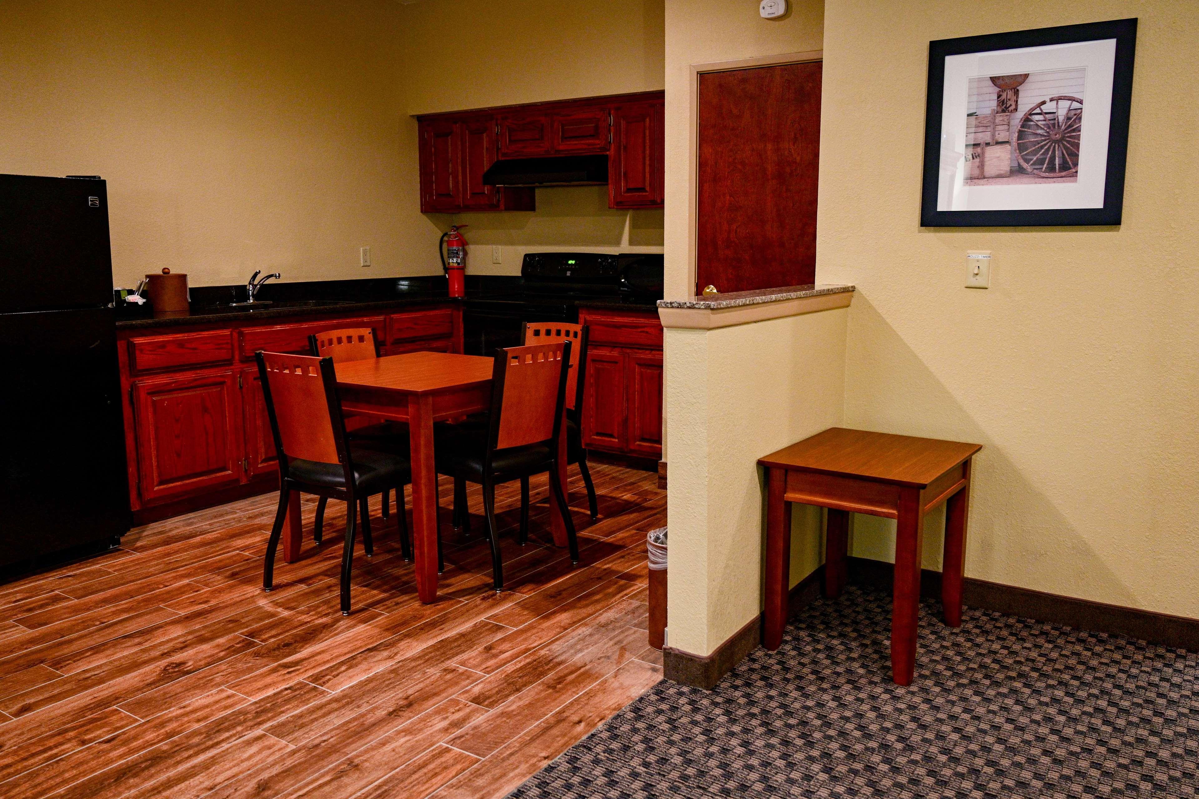 Best Western Plus Shamrock Inn & Suites Buitenkant foto