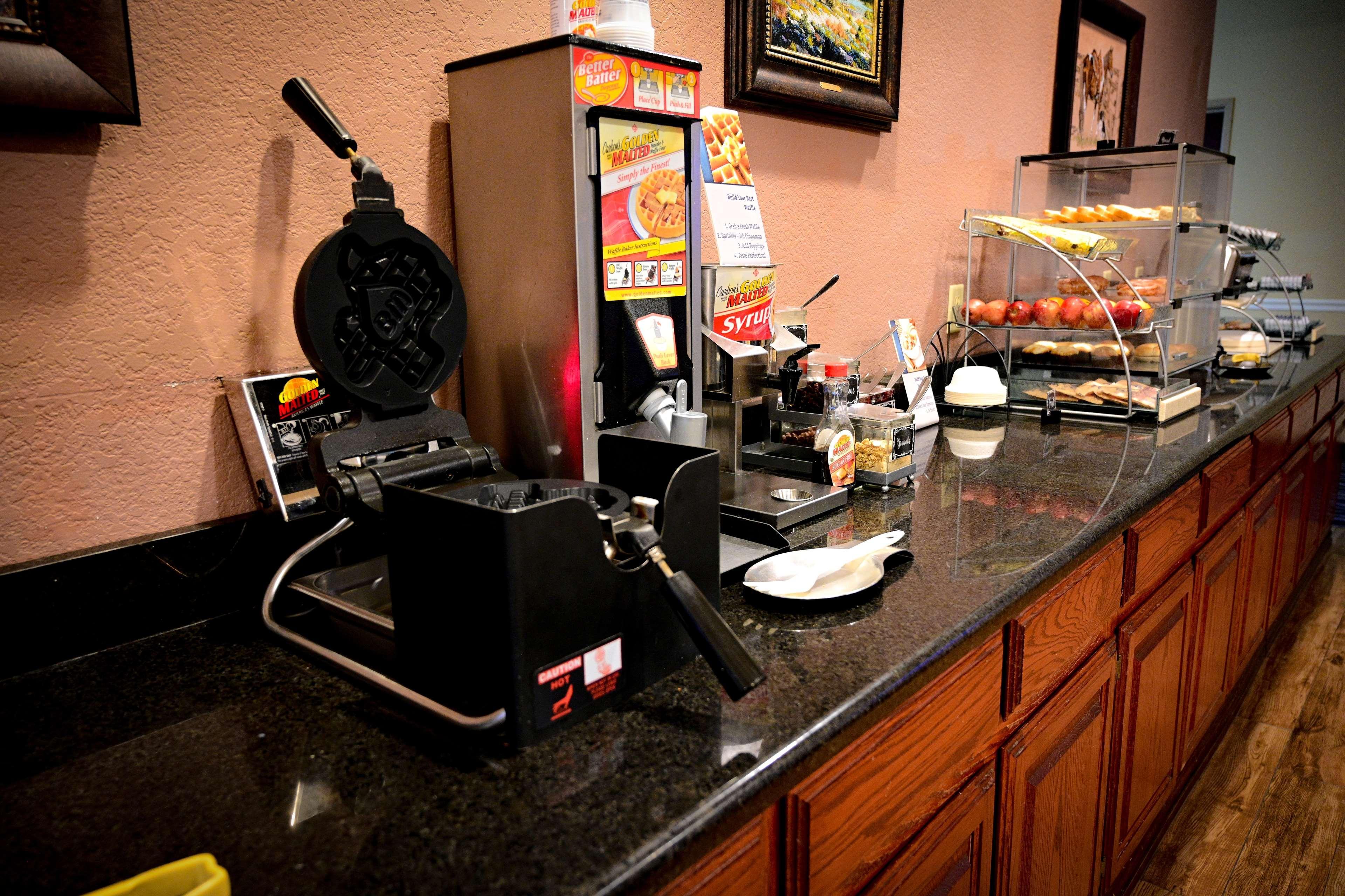 Best Western Plus Shamrock Inn & Suites Buitenkant foto