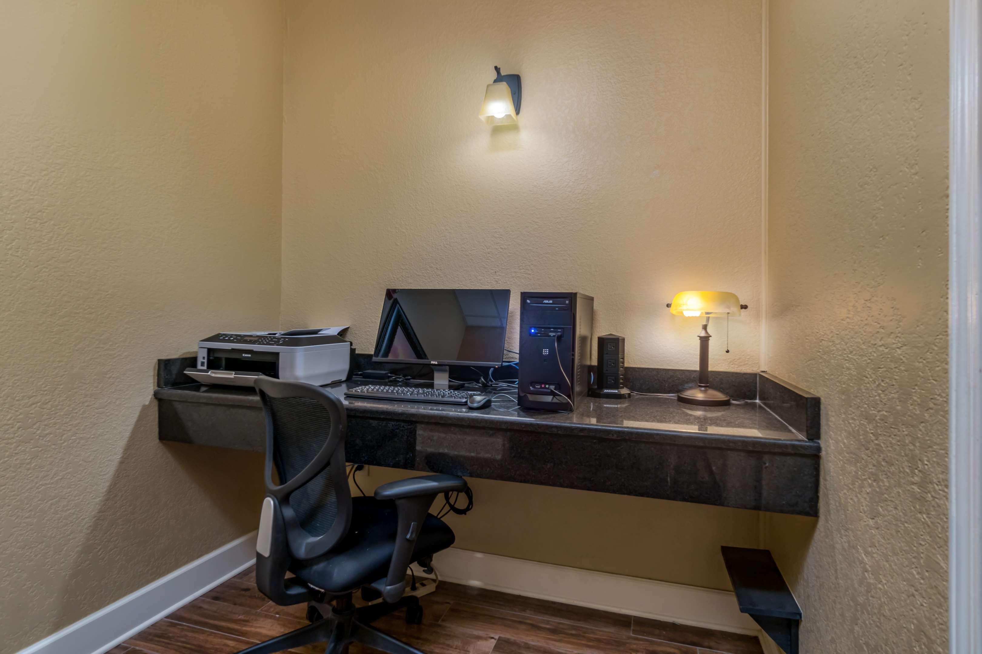 Best Western Plus Shamrock Inn & Suites Buitenkant foto